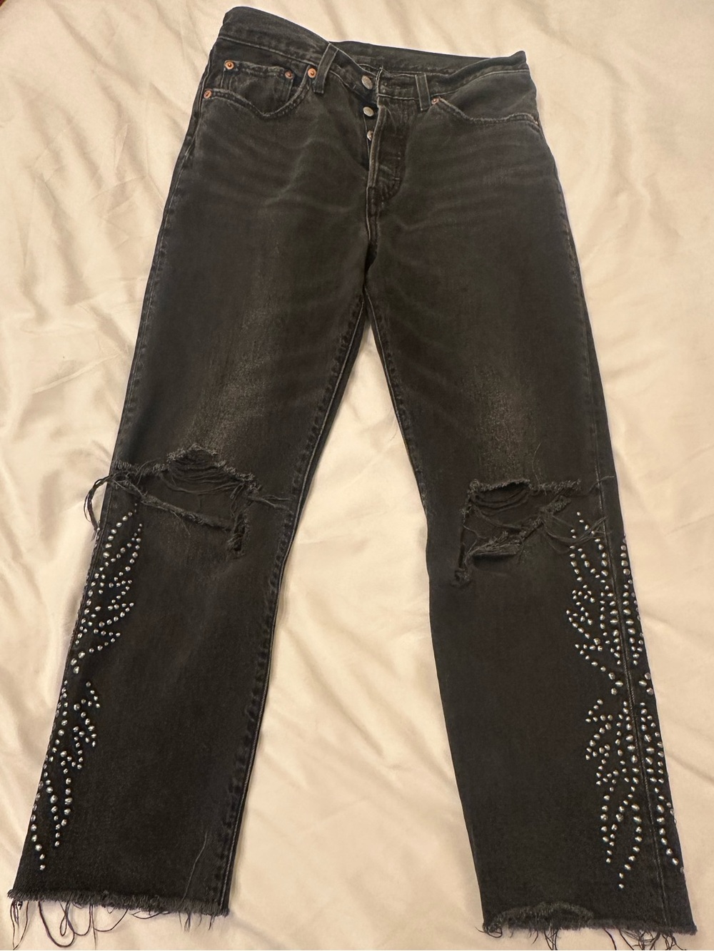 Levi’s Cropped Distressed Women's Jeans with Studded Side Detail 26 x 26